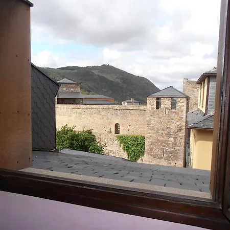 Hostal Virgen De La Encina-2