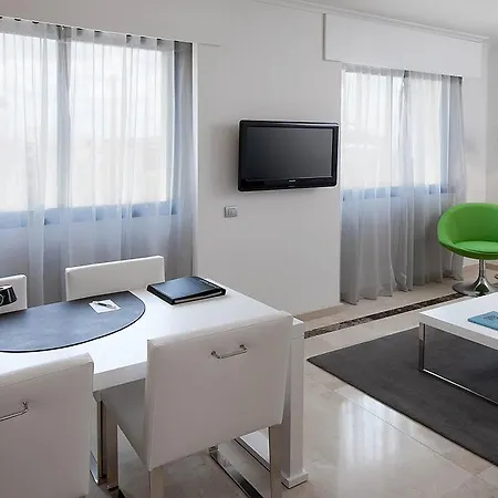 Nh Suites Prisma-2