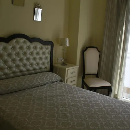 Hostal Flor De Lis- Lojo-2
