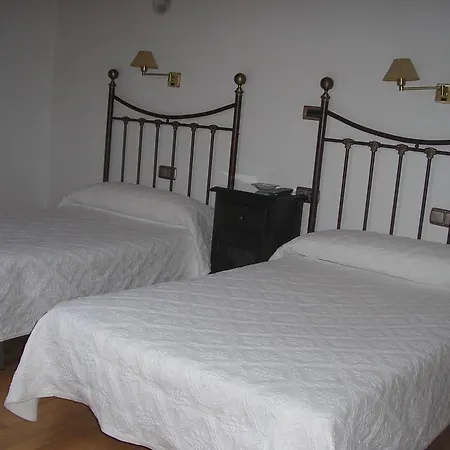 Pension Residencia Ria De Muros-3