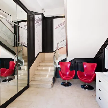Hostal Un Punto Chic-Joaquin Costa-2