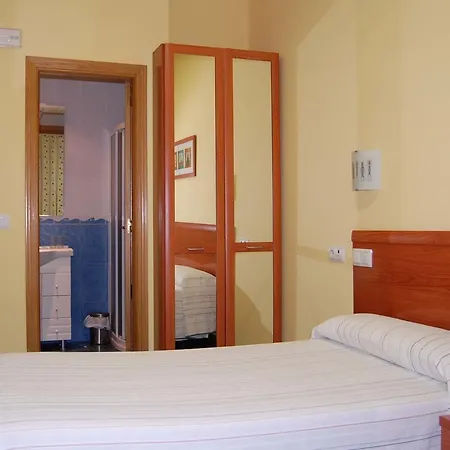 Hostal Los Claveles-2