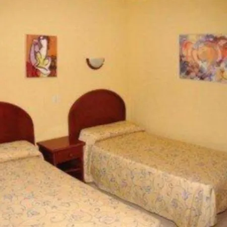 Apartamentos Omar-3
