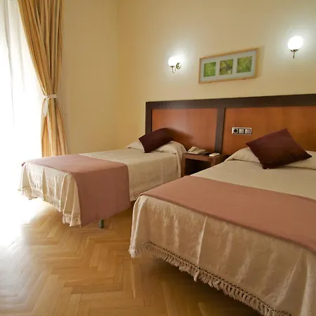 Hostal Greco Gran Via Madrid-2