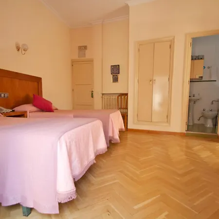 Hostal Greco Gran Via Madrid-3
