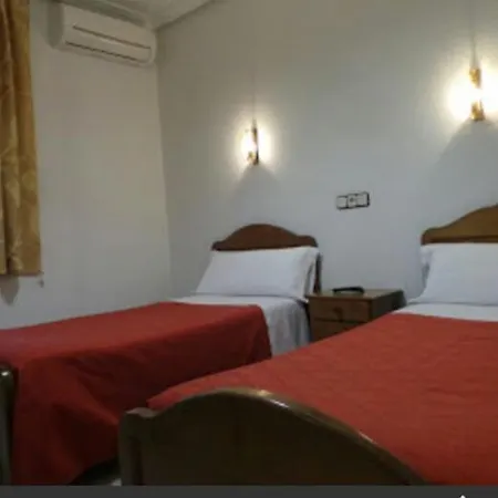 Hostal Gaudi-3