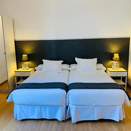Super Balmes Guest House-3